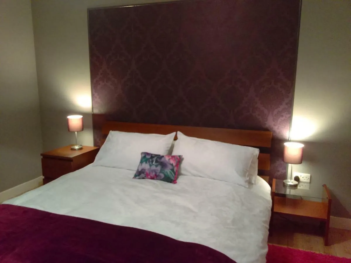 Lowood Cottage Edinburgh 0*,